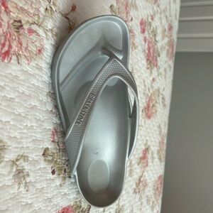 Birkenstock flip-flops and gray size 8